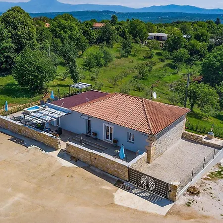 Imela Сasa de vacaciones