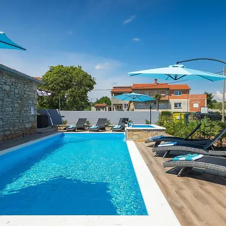 Imela Сasa de vacaciones *